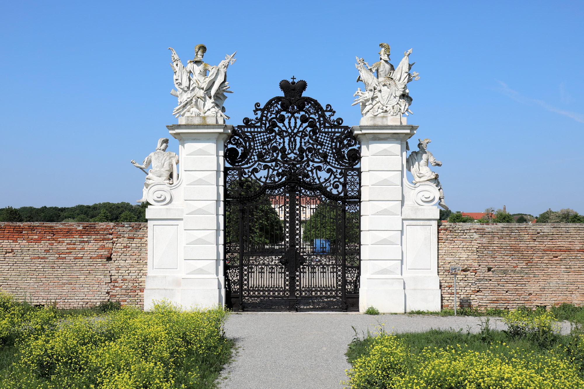 Engelhartstetten (Photo license: CC-BY-SA 4.0)